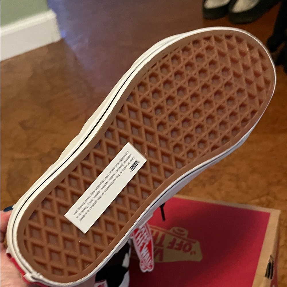 NEW Vans Black and White Low-Top Sneakers Old Skool Cap size 5.5W or 4.0mens - Picture 7 of 9